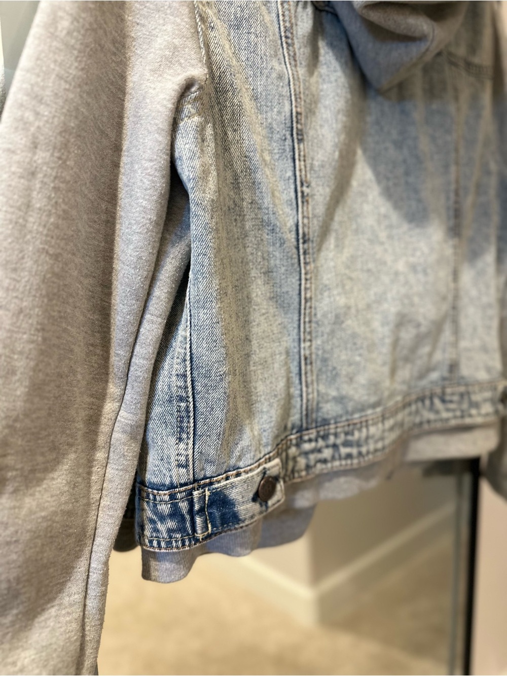 Highway Jeans Light Wash Denim Jacket with Gray Hoodie and Sleeves 🩵🩶 - Picture 7 of 8